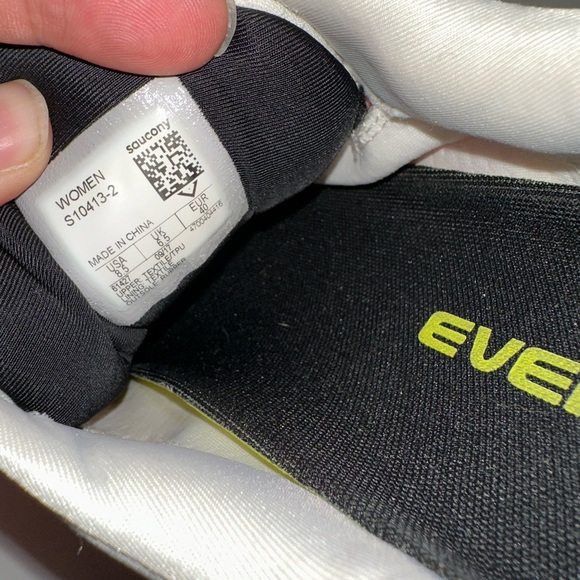 Saucony Women’s Triumph Iso 4 Vizi Red/Blk/Wht [S10413-2] Size 8.5 - Picture 13 of 16